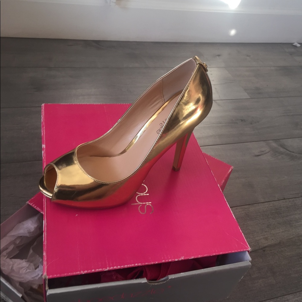 Gold Peep toe heels